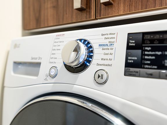 5th image of 921 Washington Ave #513