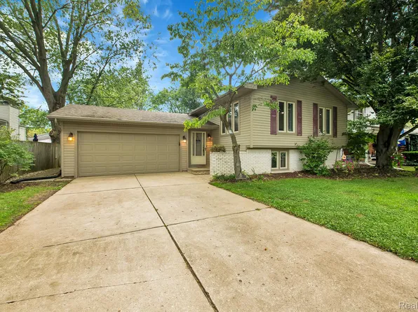 267 Armitage Dr, Monroe, MI 48162