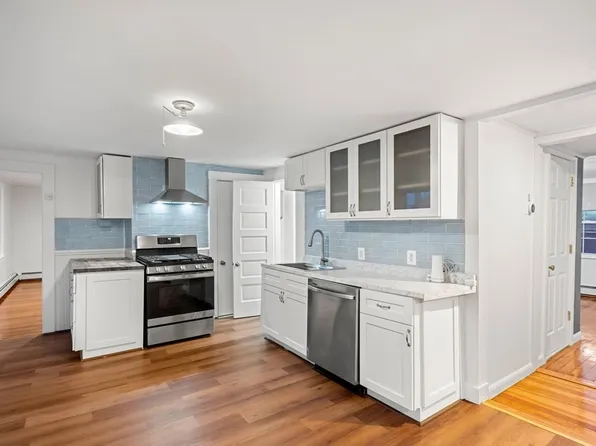 10 Daniels St #3, Salem, MA 01970