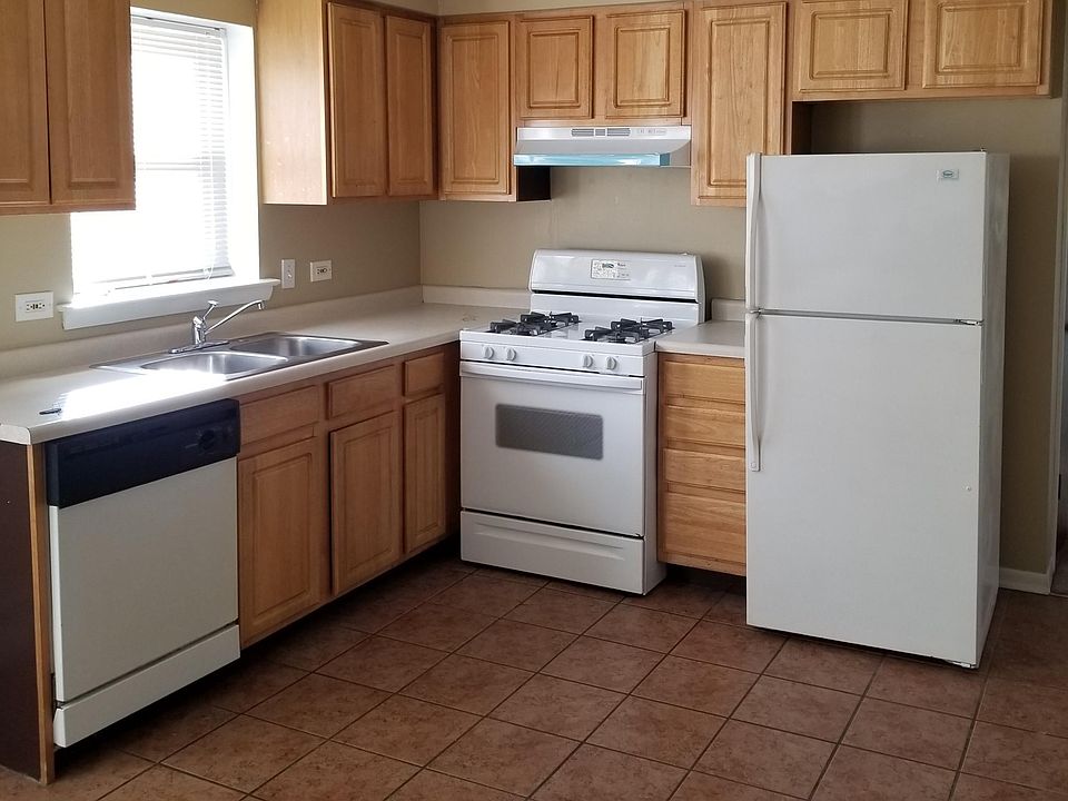 2nd image of 1213 E Roosevelt Rd APT 4