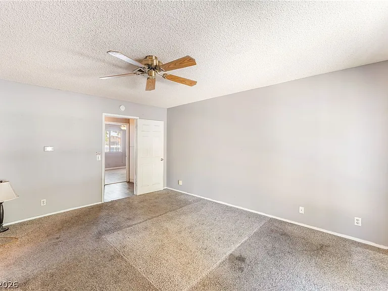4268 Hampshire Cir — Photo 14