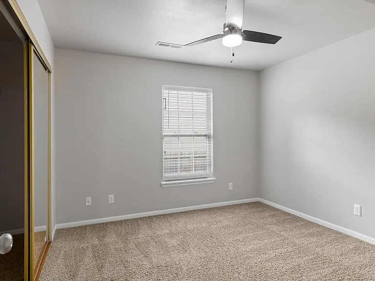 Sherwood Village Apartments — Photo 31