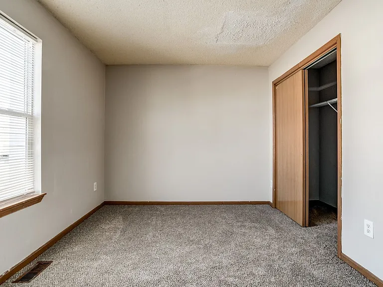 2628 Delavan Ave — Photo 3