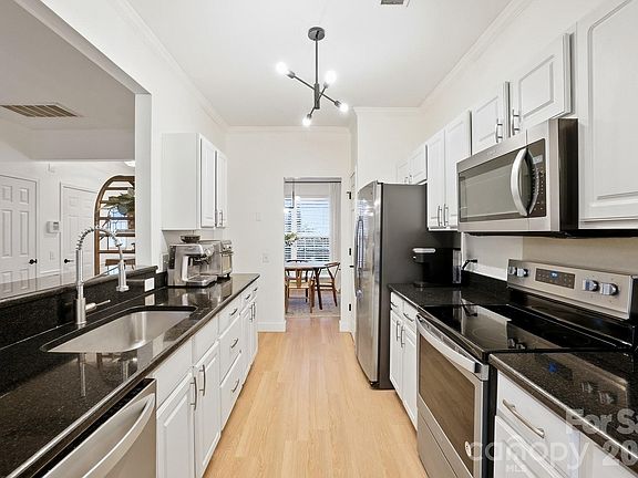 5th image of 885 Autumn Rain Ln