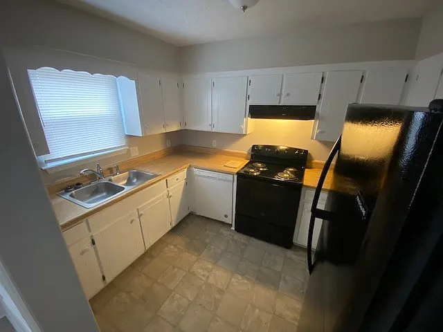 3 bed, 1.5 bath, 1199 sqft, $1,595 — Photo 3