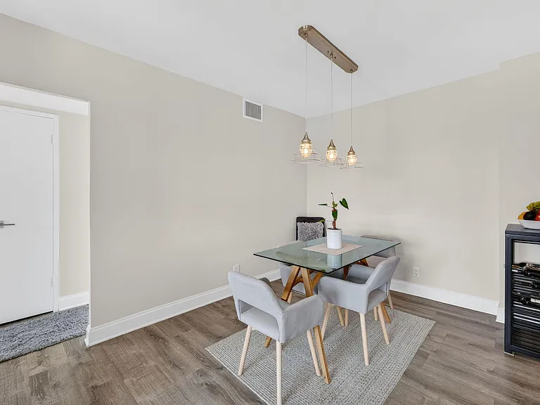 2555 NE 11th St #609 — Photo 10