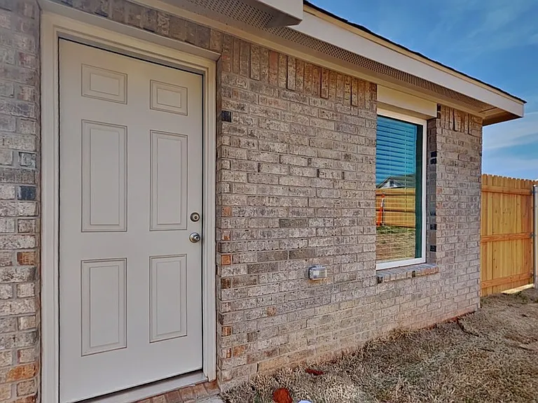 501 Saint Charles Pl — Photo 18