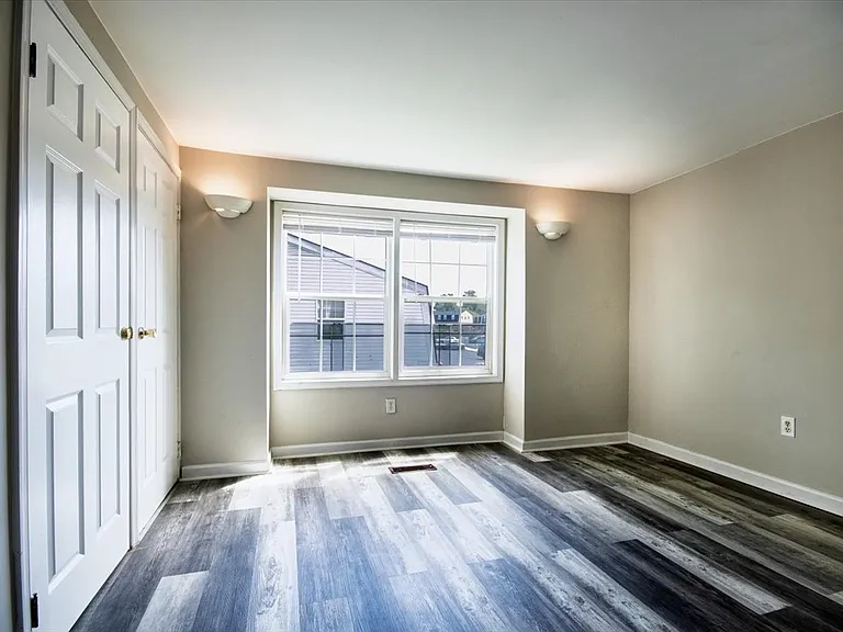 8523 Pioneer Dr — Photo 14