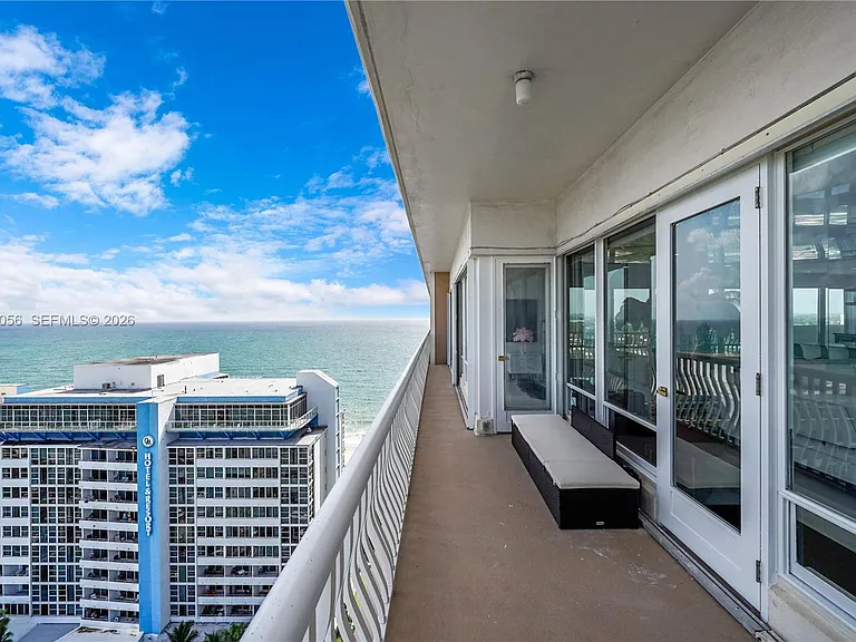 4020 Galt Ocean Dr #1801 — Photo 38