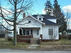 305 E Grove St photo 1