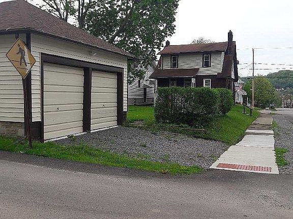 2nd image of 644 1st Ave