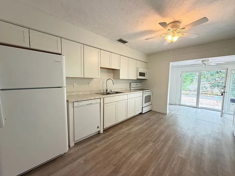 6901 Brentford Rd — Photo 7