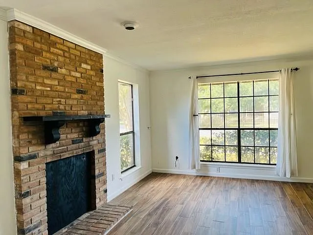 2 bed, 1.5 bath, 1300 sqft, $1,850 — Photo 2