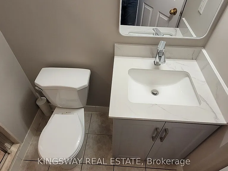 7 Lorraine Dr #812 — Photo 24