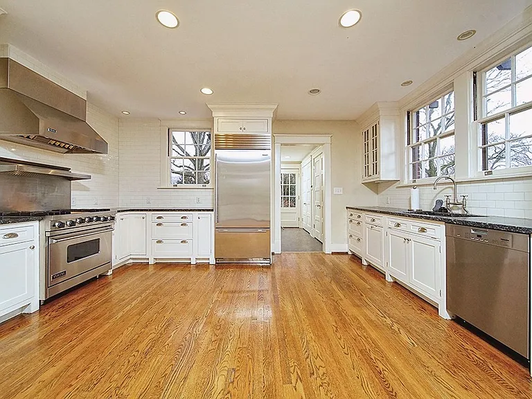 3944 Woodlawn Dr — Photo 10