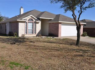 202 Comanche Trl, Alvarado, TX 76009