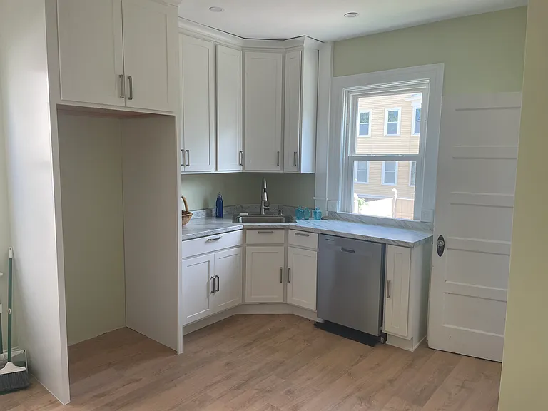 23 President Ave — Photo 5