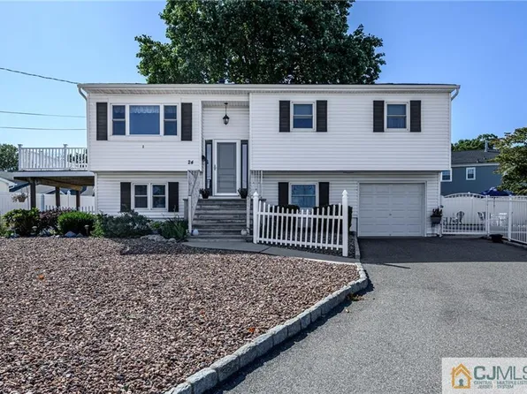 24 Corrigan Ave, Pine Beach, NJ 08741