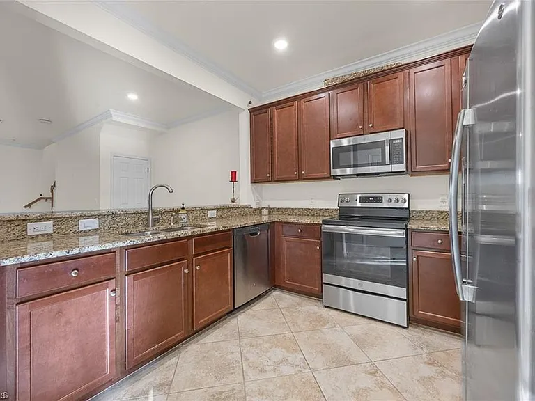 2707 Blossom Way — Photo 8