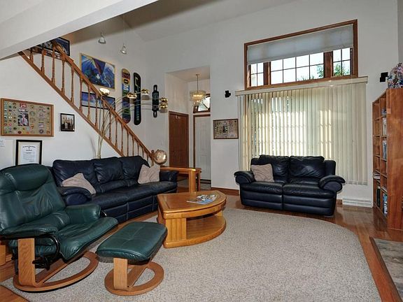3rd image of 221 E Mills Dr