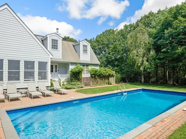 82 Northview Hills Ct, Sag Harbor, NY 11963