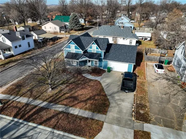 714 Miami St, Hiawatha, KS 66434