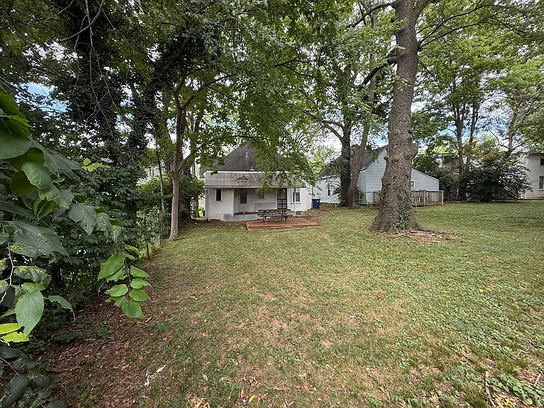 376 Park Ave — Photo 31