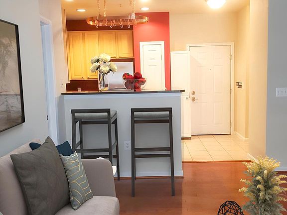 5th image of 2055 26th St S APT 203