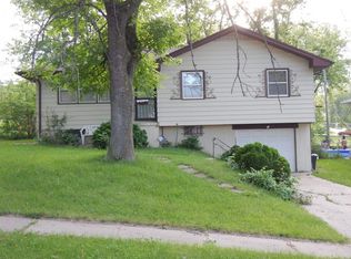 5610 N 49th St, Omaha, NE 68104