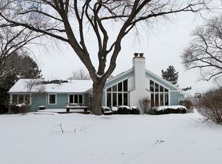 701 Milton Rd, Inverness, IL 60067