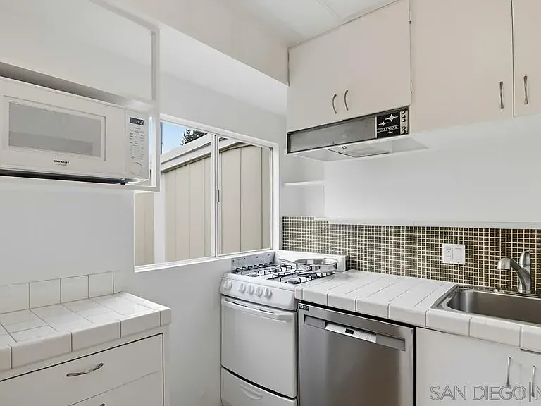 741 Arenas St — Photo 12
