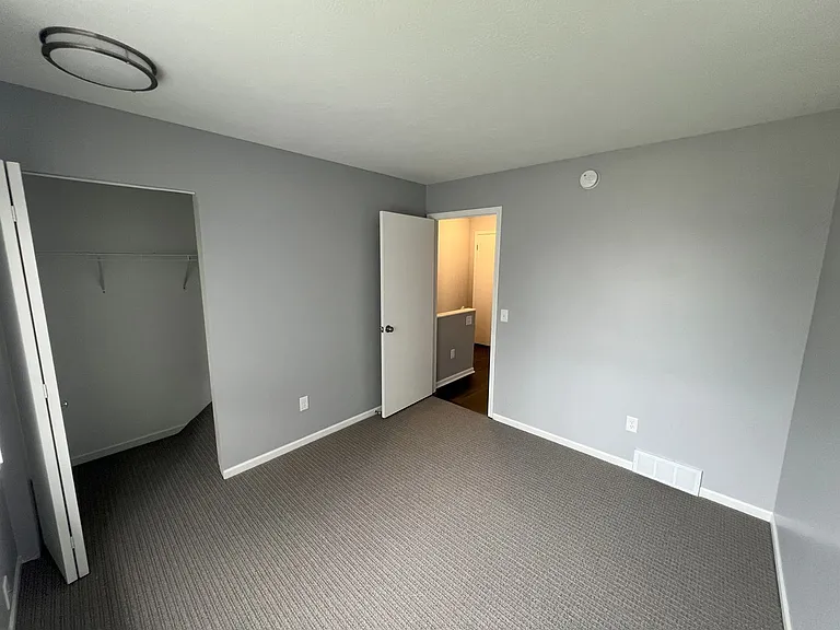 2906-2948 Feiger Ln — Photo 20