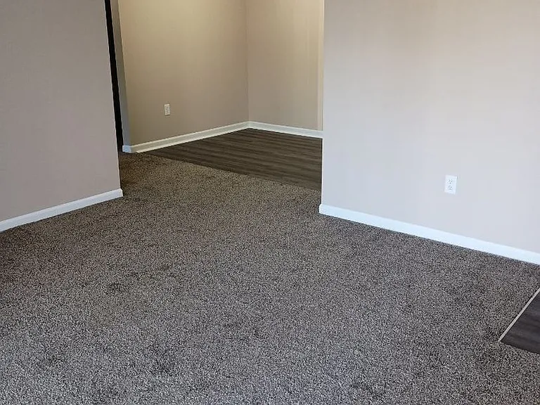 185 - COUNTRY VIEW APARTMENTS — Photo 9