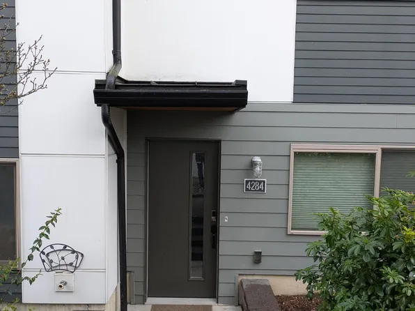 4284 S Greenbelt Station Dr, Seattle, WA 98118