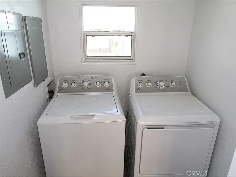 412 D St — Photo 12