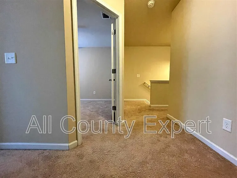 220 Bobbie Way — Photo 19