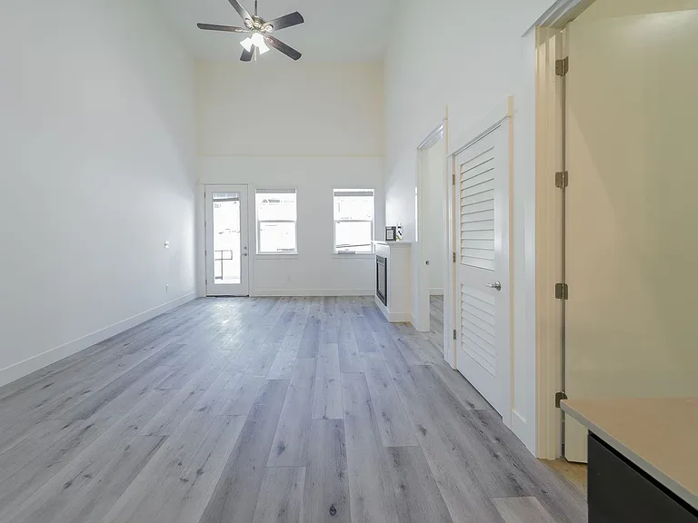 Capitol Hill Apartments — Photo 185