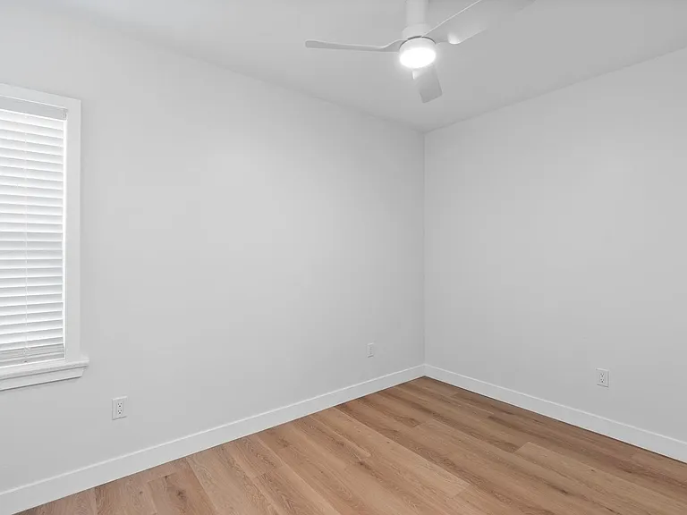 526 Lime Avenue — Photo 44