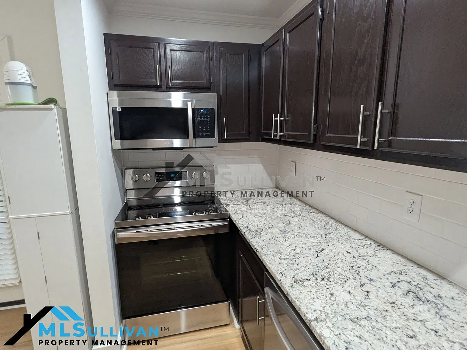 2 bed, 2.0 bath, 1001 sqft, $1,695 — Photo 3