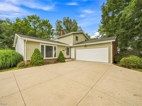 8631 Oxford Dr, Strongsville, OH 44149