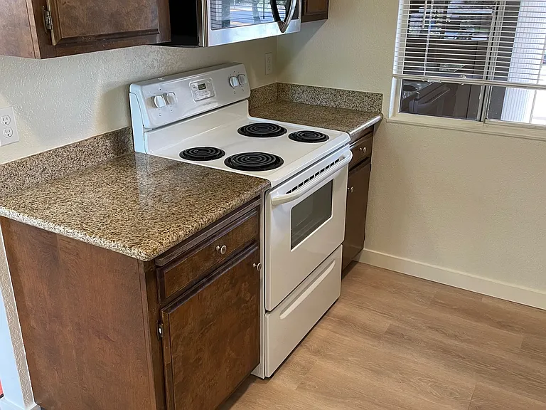 6840 Country Club Dr #C — Photo 2