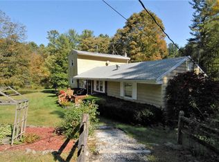 394 Willow Glen Rd, Red Hook, NY 12571