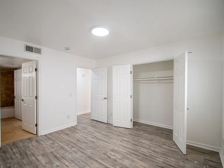 11035 Otsego St — Photo 8