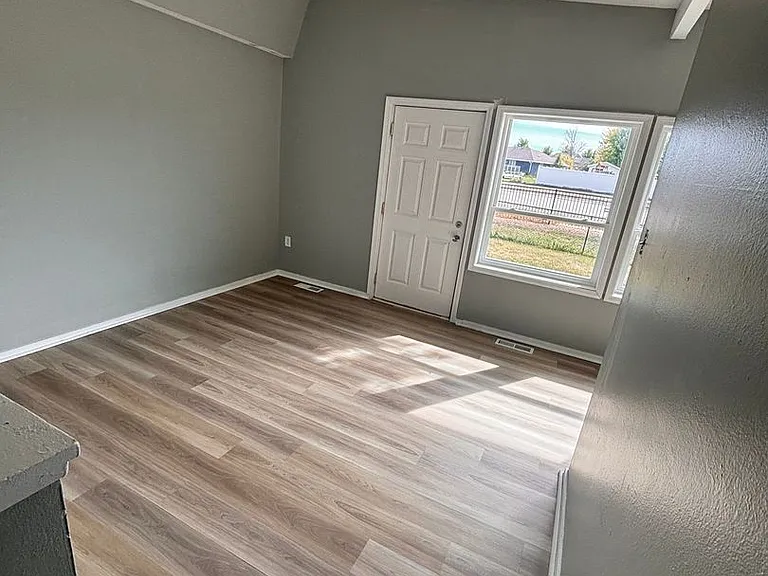 1304 Vandenberg Cir — Photo 10