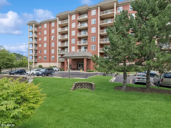 8440 Callie Ave #C-102, Morton Grove, IL 60053