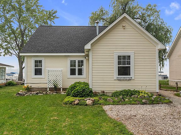 4th image of 8032 Branch Dr