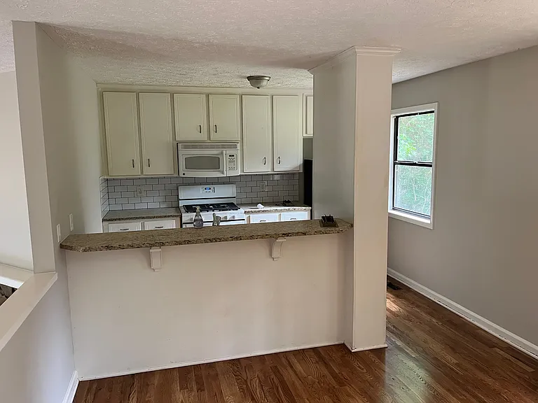 503 Hollow Ct — Photo 2
