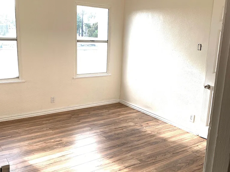 333 W Manchester Blvd #1/2 — Photo 7