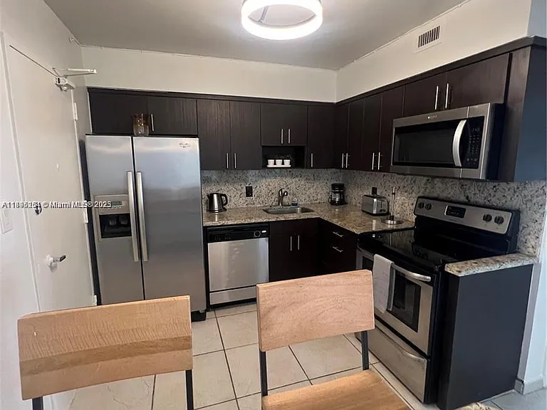 5161 Collins Ave #1211 — Photo 7