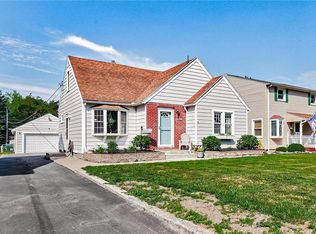 105 Willowbrook Rd, Rochester, NY 14616